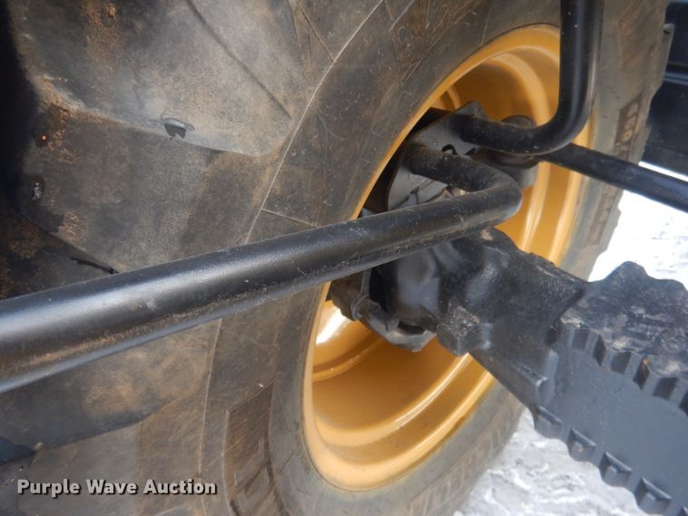 image for item HU9371 2010 Caterpillar TH406  telehandler