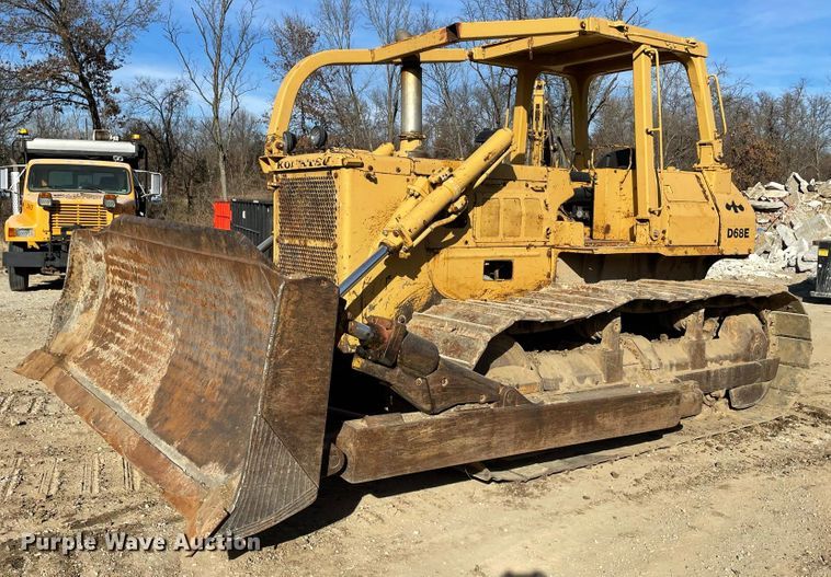 image for item IF9268 1990 Komatsu D68E  dozer