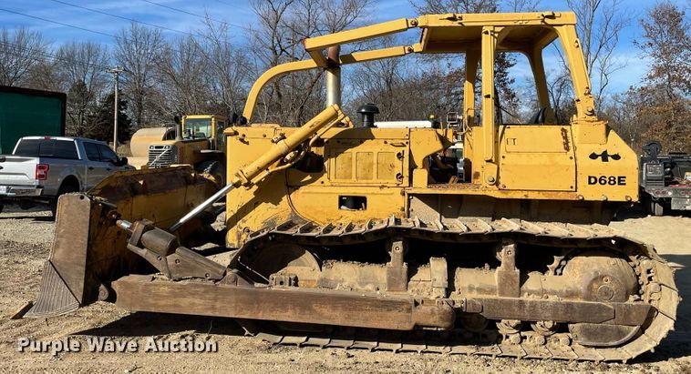 image for item IF9268 1990 Komatsu D68E  dozer