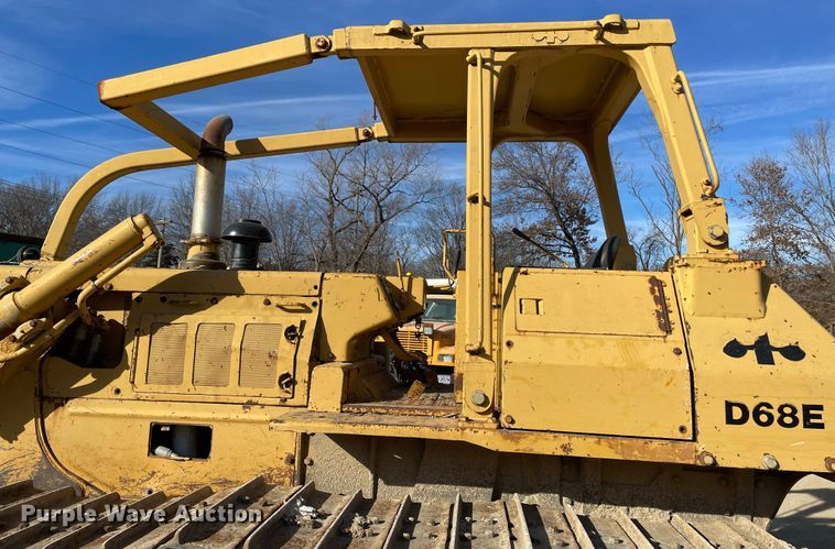 image for item IF9268 1990 Komatsu D68E  dozer