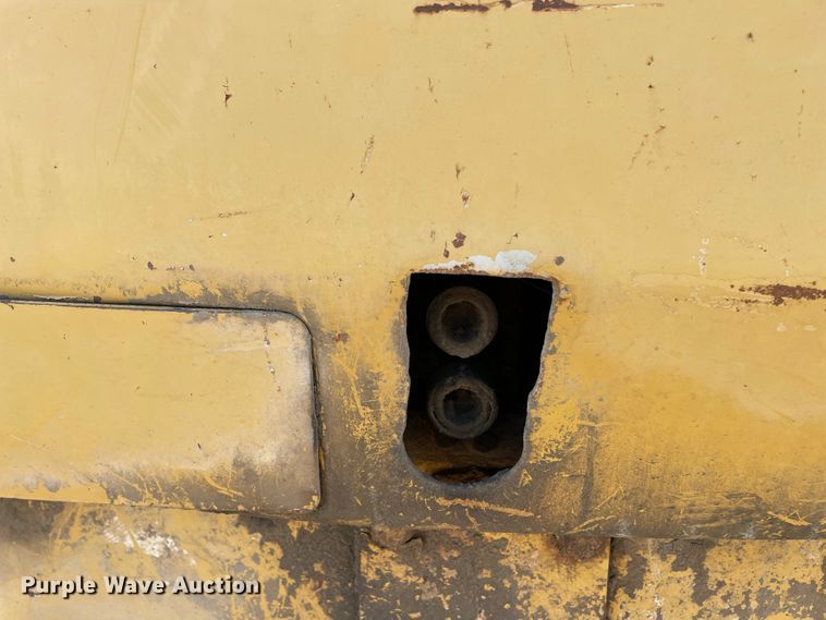 image for item IF9268 1990 Komatsu D68E  dozer