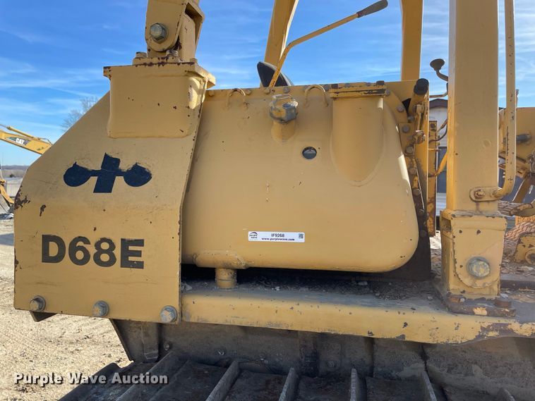 image for item IF9268 1990 Komatsu D68E  dozer