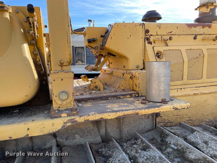 image for item IF9268 1990 Komatsu D68E  dozer