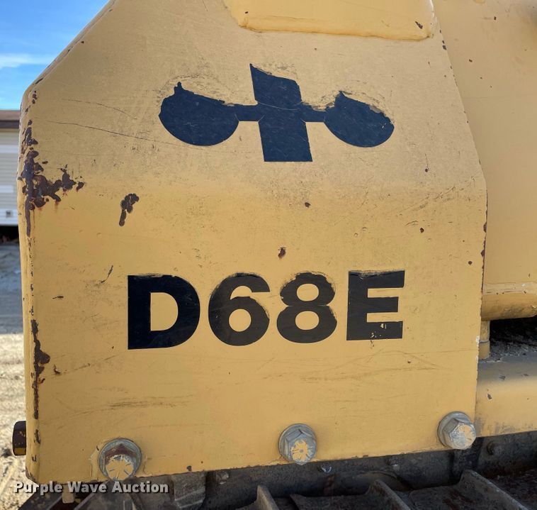 image for item IF9268 1990 Komatsu D68E  dozer