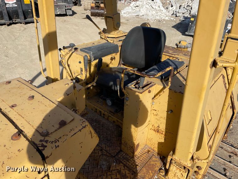 image for item IF9268 1990 Komatsu D68E  dozer