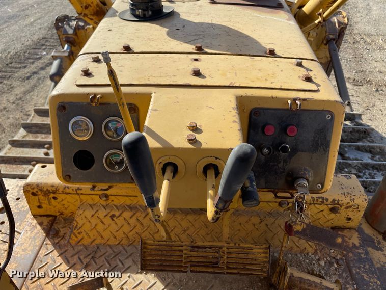 image for item IF9268 1990 Komatsu D68E  dozer