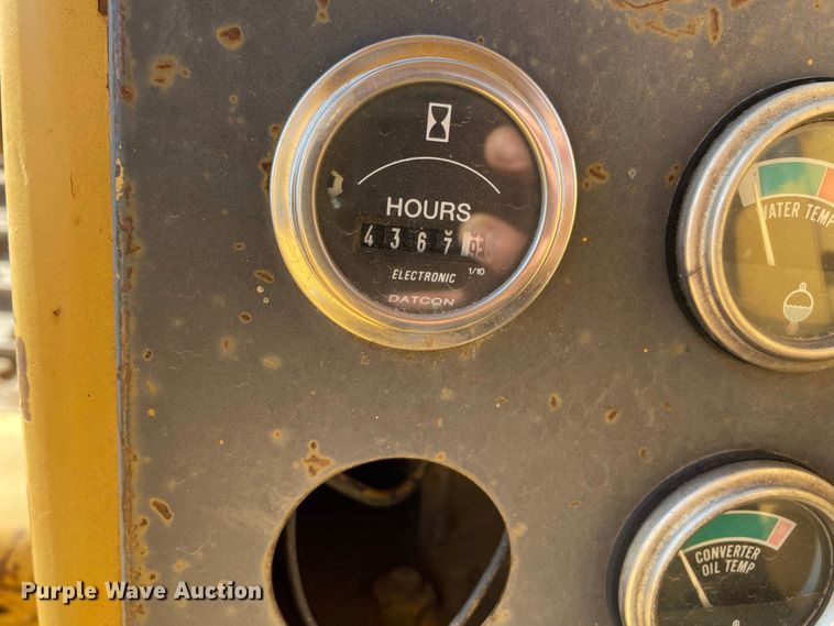 image for item IF9268 1990 Komatsu D68E  dozer