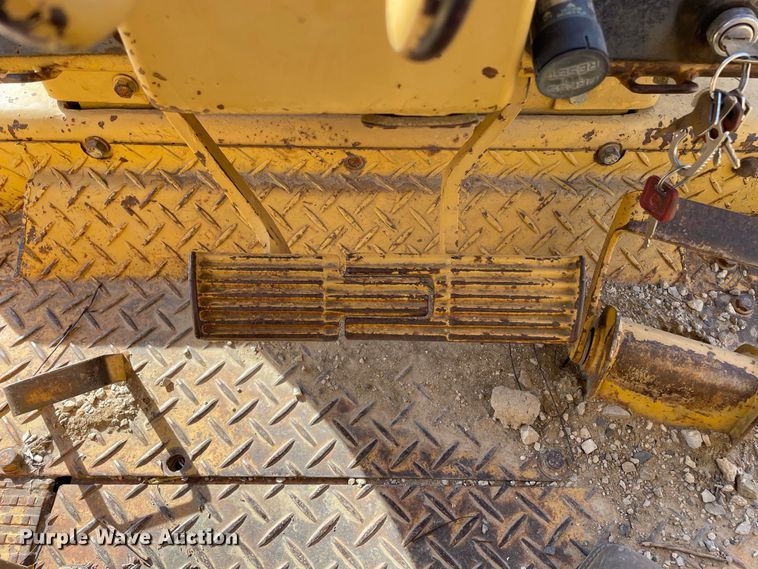 image for item IF9268 1990 Komatsu D68E  dozer