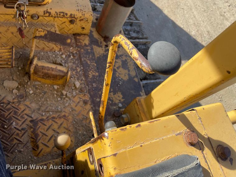 image for item IF9268 1990 Komatsu D68E  dozer