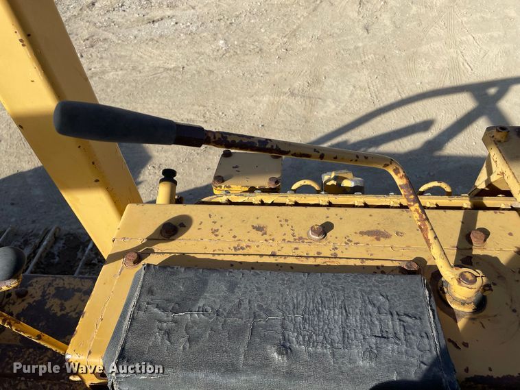 image for item IF9268 1990 Komatsu D68E  dozer