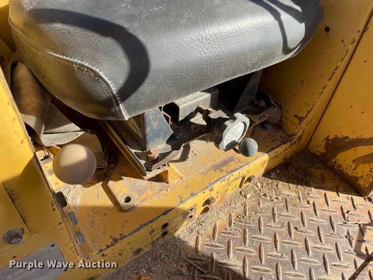 image for item IF9268 1990 Komatsu D68E  dozer