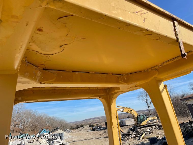 image for item IF9268 1990 Komatsu D68E  dozer