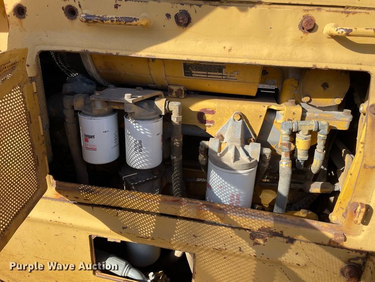 image for item IF9268 1990 Komatsu D68E  dozer