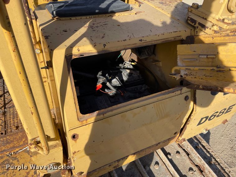 image for item IF9268 1990 Komatsu D68E  dozer