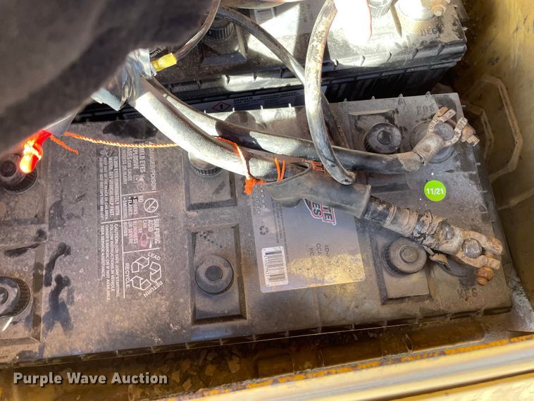 image for item IF9268 1990 Komatsu D68E  dozer