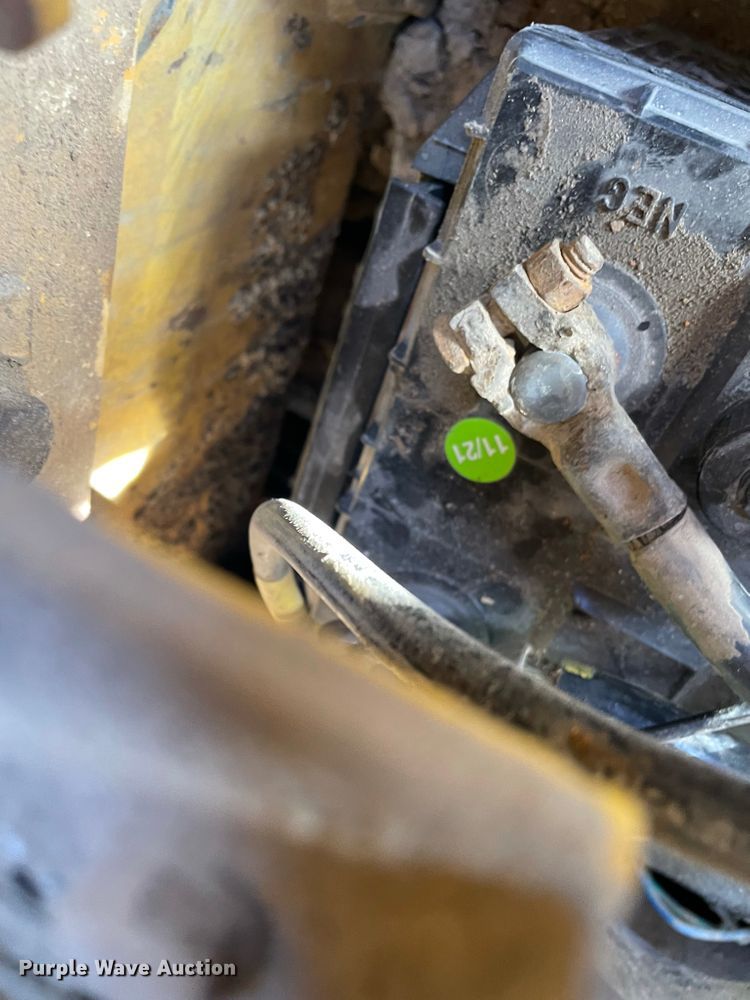 image for item IF9268 1990 Komatsu D68E  dozer