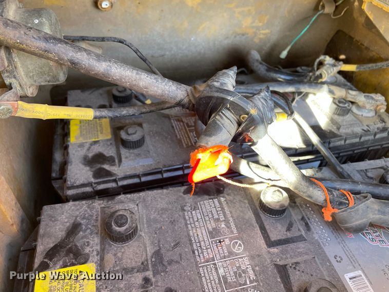 image for item IF9268 1990 Komatsu D68E  dozer