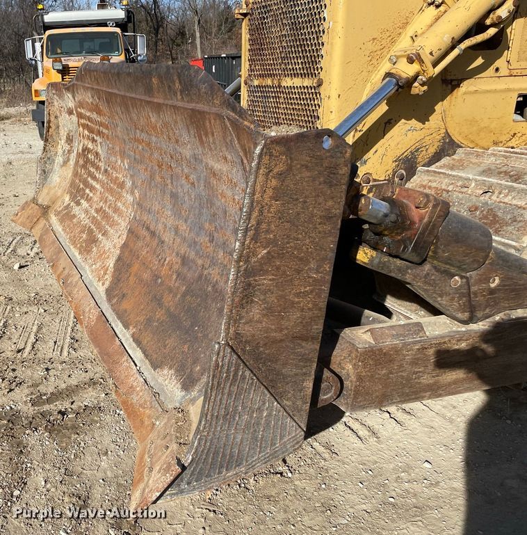 image for item IF9268 1990 Komatsu D68E  dozer
