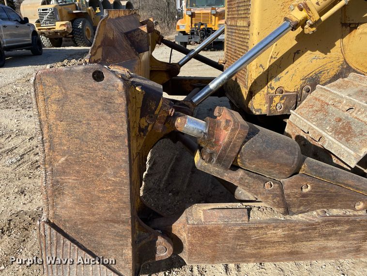 image for item IF9268 1990 Komatsu D68E  dozer