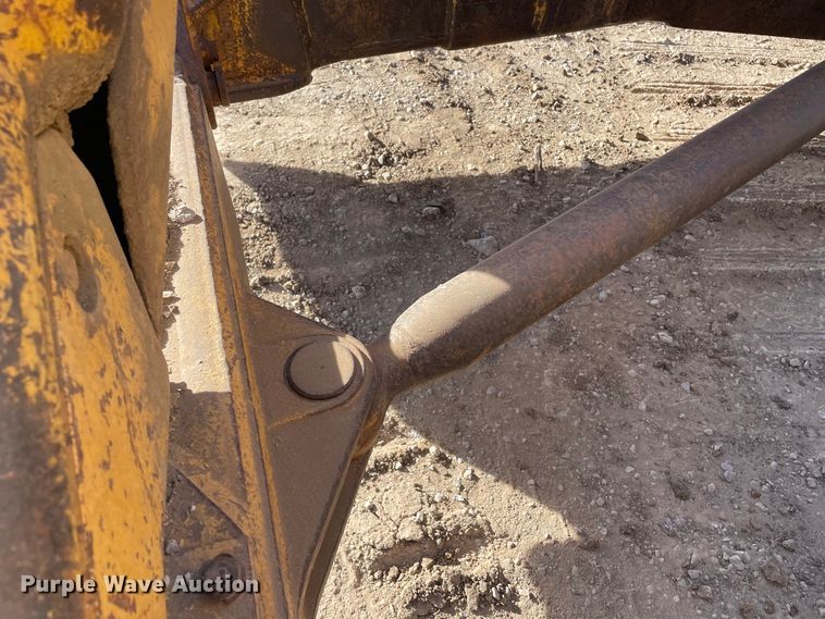 image for item IF9268 1990 Komatsu D68E  dozer