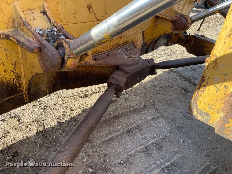 image for item IF9268 1990 Komatsu D68E  dozer