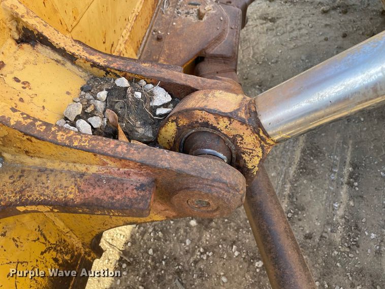 image for item IF9268 1990 Komatsu D68E  dozer