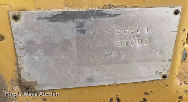 image for item IF9268 1990 Komatsu D68E  dozer