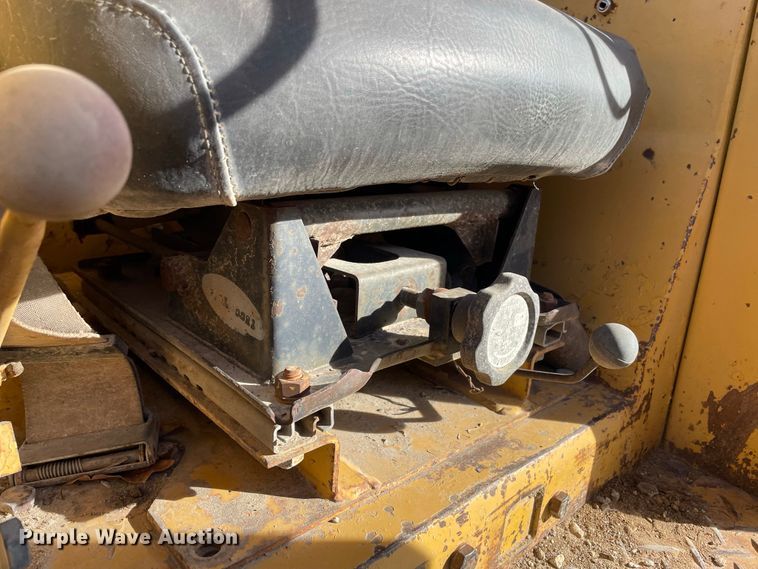 image for item IF9268 1990 Komatsu D68E  dozer