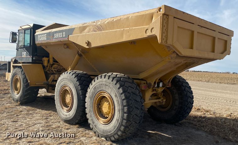 image for item IG9270 1996 Caterpillar D300E  haul truck