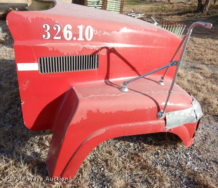 image for item IH9109 Mack truck hood