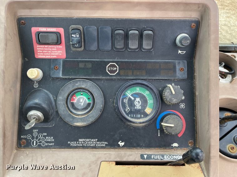 image for item IJ9565 1998 John Deere 310E  backhoe