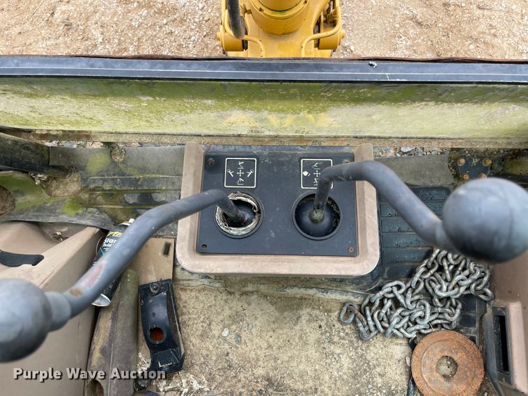 image for item IJ9565 1998 John Deere 310E  backhoe