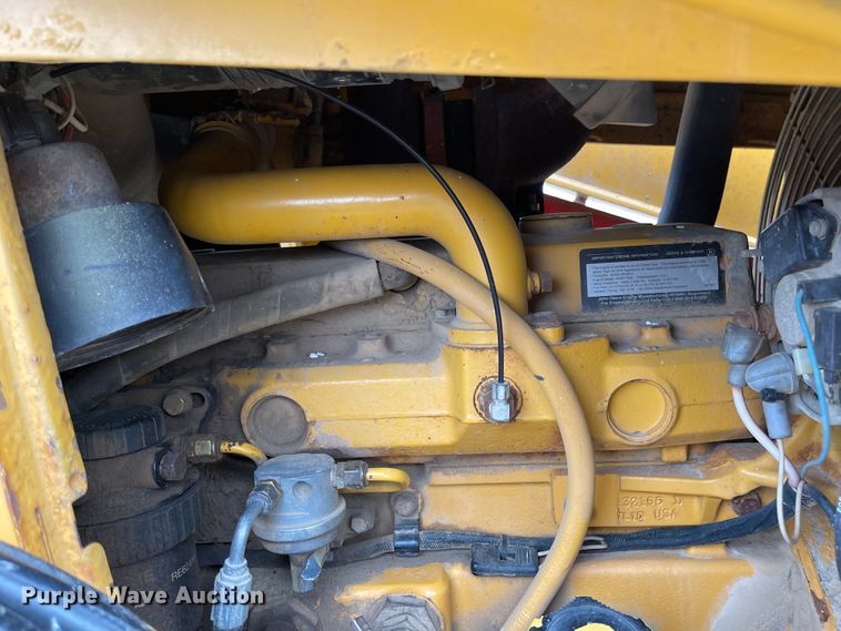 image for item IJ9565 1998 John Deere 310E  backhoe