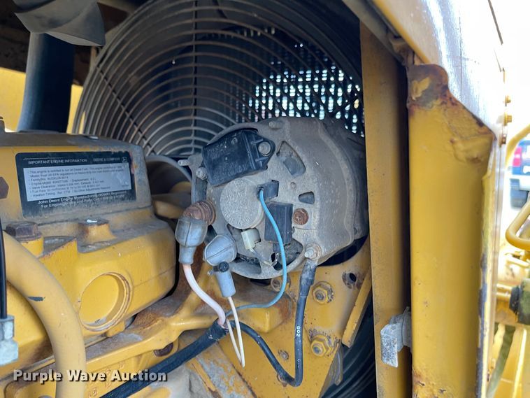 image for item IJ9565 1998 John Deere 310E  backhoe