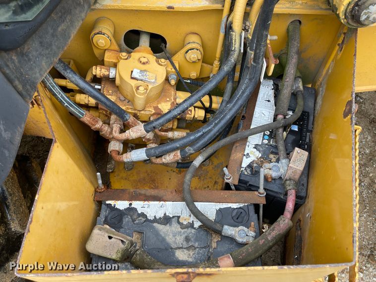 image for item IJ9565 1998 John Deere 310E  backhoe