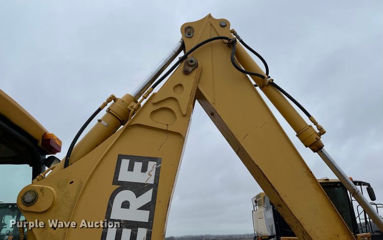 image for item IJ9565 1998 John Deere 310E  backhoe