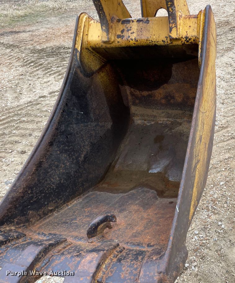 image for item IJ9565 1998 John Deere 310E  backhoe