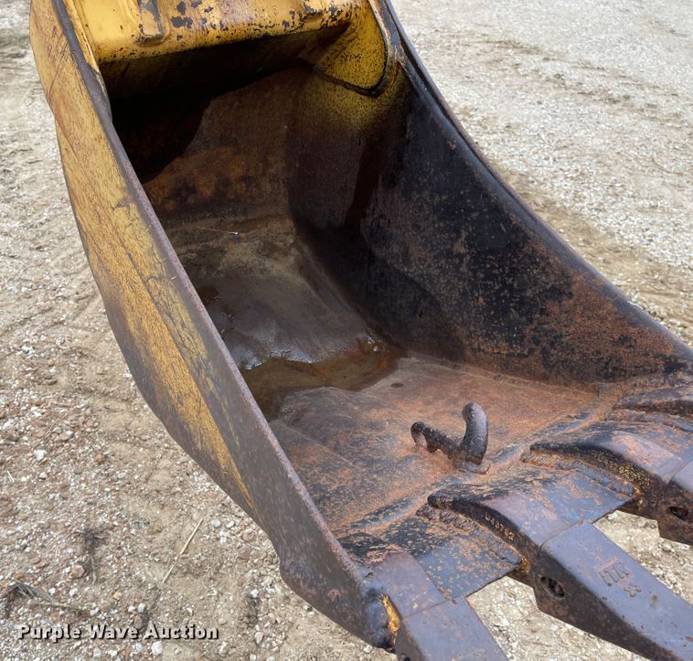 image for item IJ9565 1998 John Deere 310E  backhoe