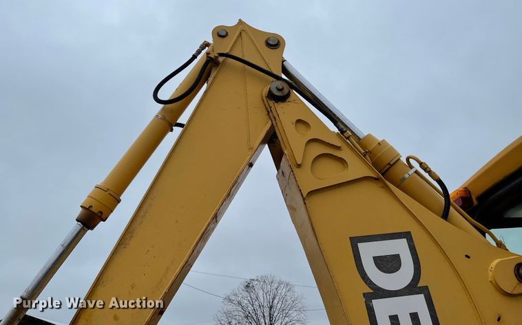 image for item IJ9565 1998 John Deere 310E  backhoe