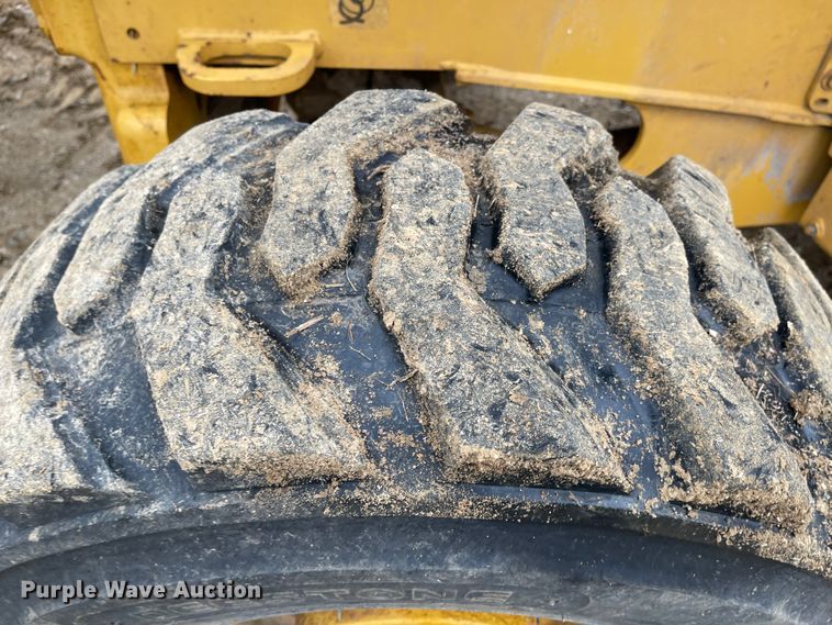 image for item IJ9565 1998 John Deere 310E  backhoe