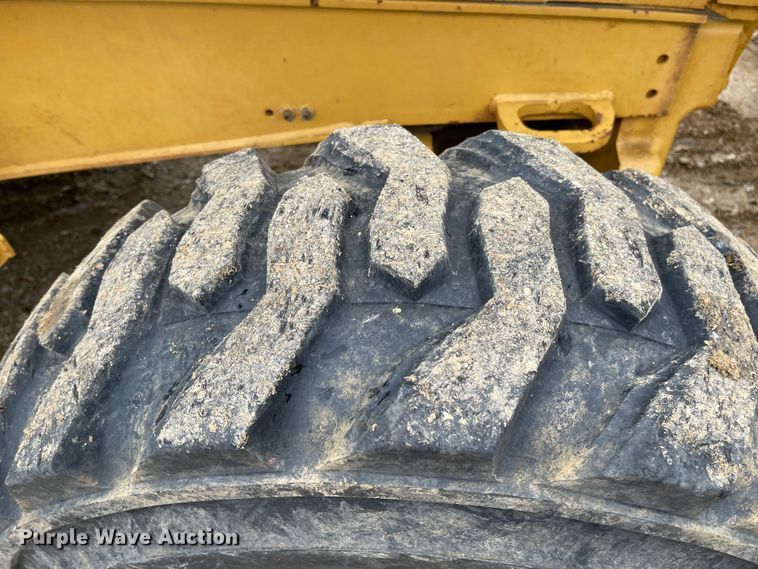 image for item IJ9565 1998 John Deere 310E  backhoe