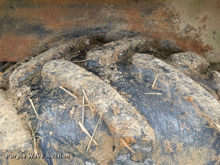 image for item IJ9565 1998 John Deere 310E  backhoe