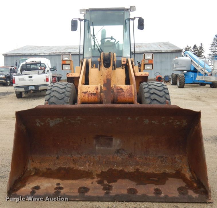 image for item IO9569 1998 Case 621B  wheel loader