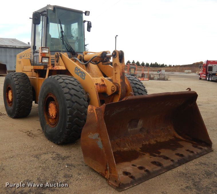 image for item IO9569 1998 Case 621B  wheel loader