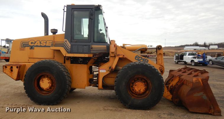 image for item IO9569 1998 Case 621B  wheel loader