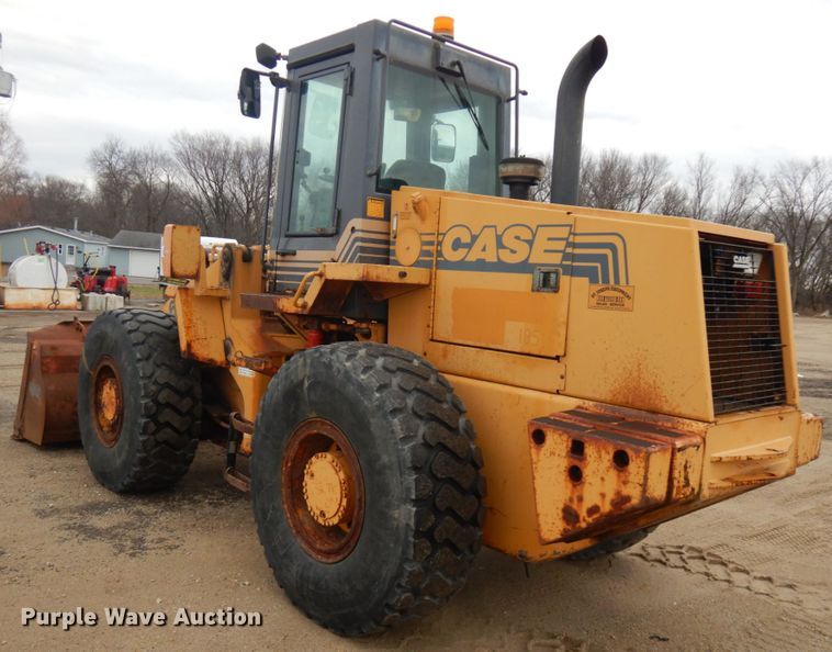 image for item IO9569 1998 Case 621B  wheel loader