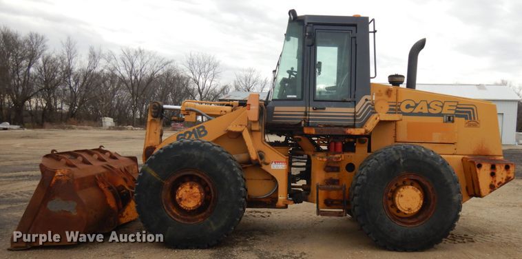 image for item IO9569 1998 Case 621B  wheel loader