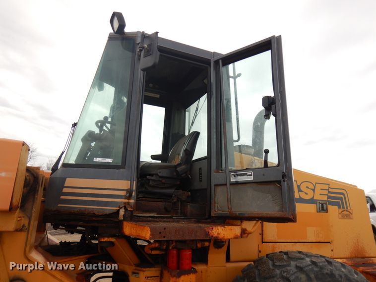 image for item IO9569 1998 Case 621B  wheel loader