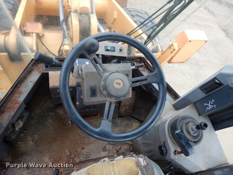 image for item IO9569 1998 Case 621B  wheel loader