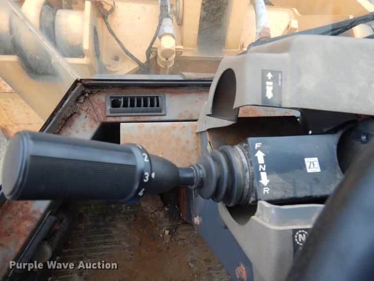 image for item IO9569 1998 Case 621B  wheel loader